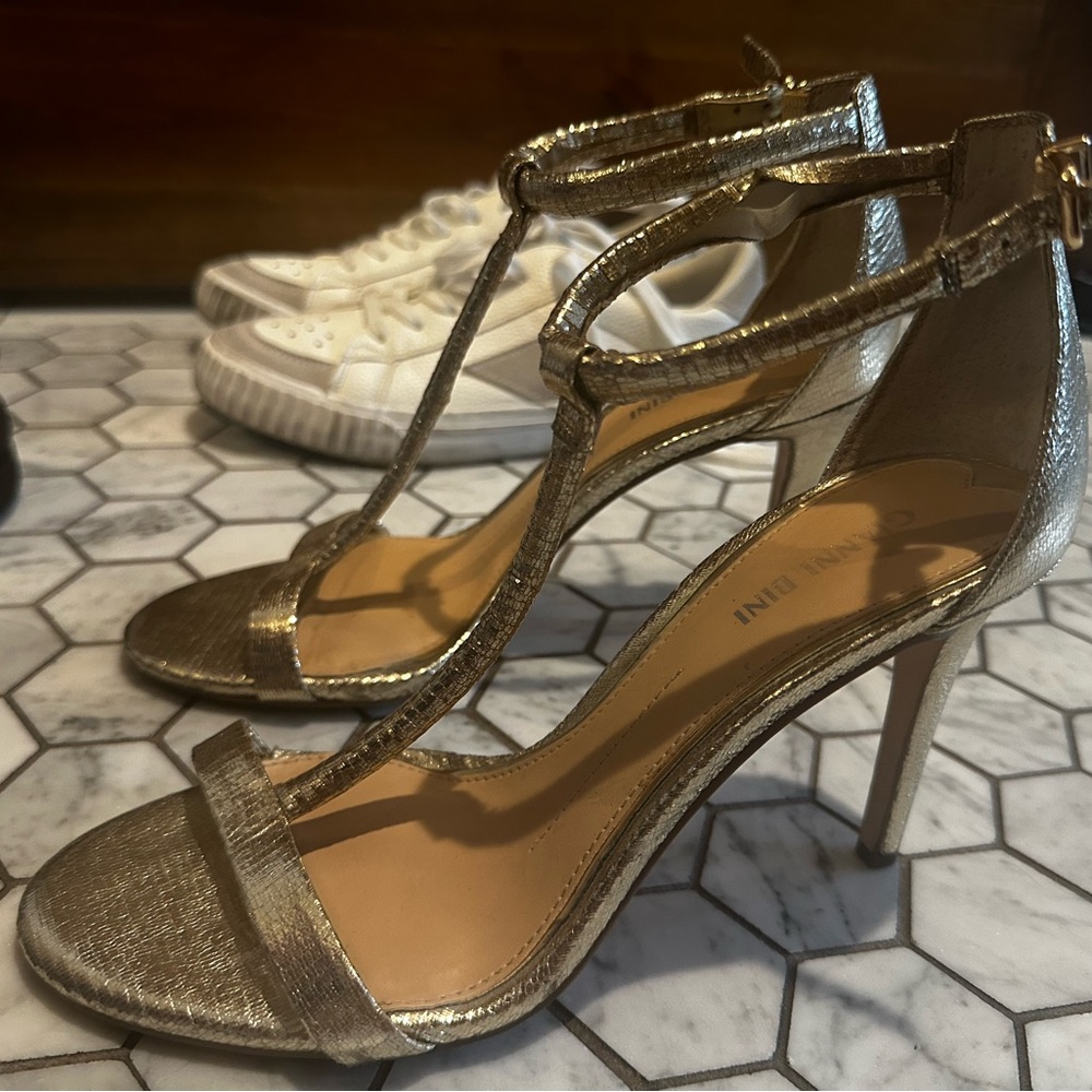 Gianni bini foiled gold leather heels size 8